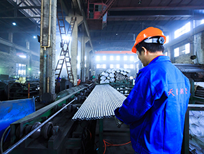 Apakah "standar nasional" identik dengan kualitas tinggi? Sebuah menyelam dalam ke dalam perbedaan kualitas di balik standar tabung baja mulus